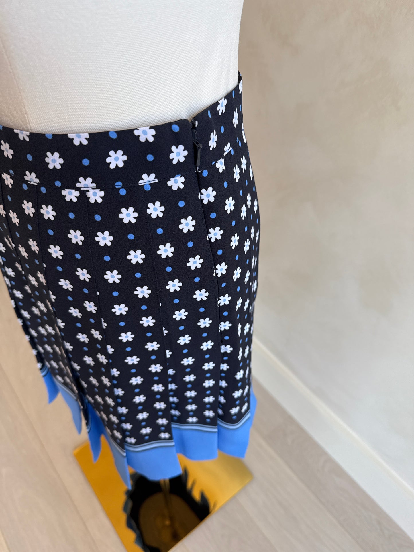 1901 Skirt Size 4